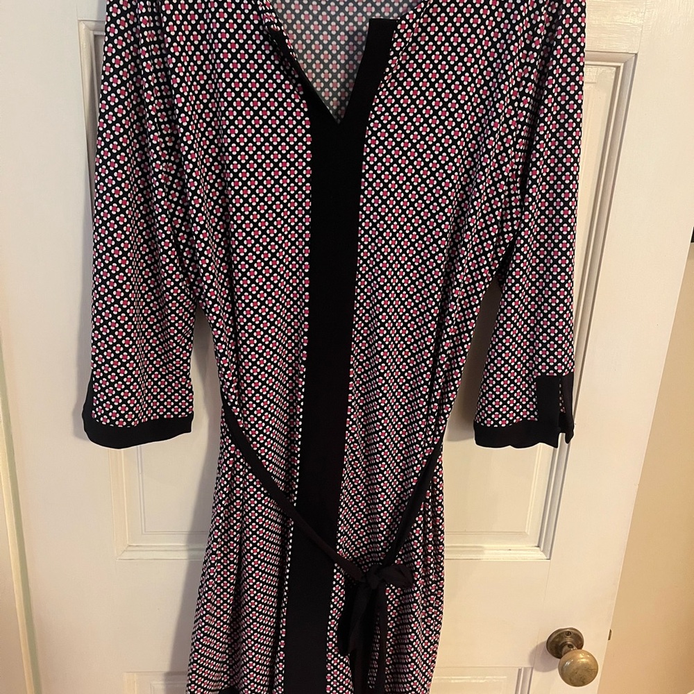 Ann Taylor Black and Pink Patterned Robe